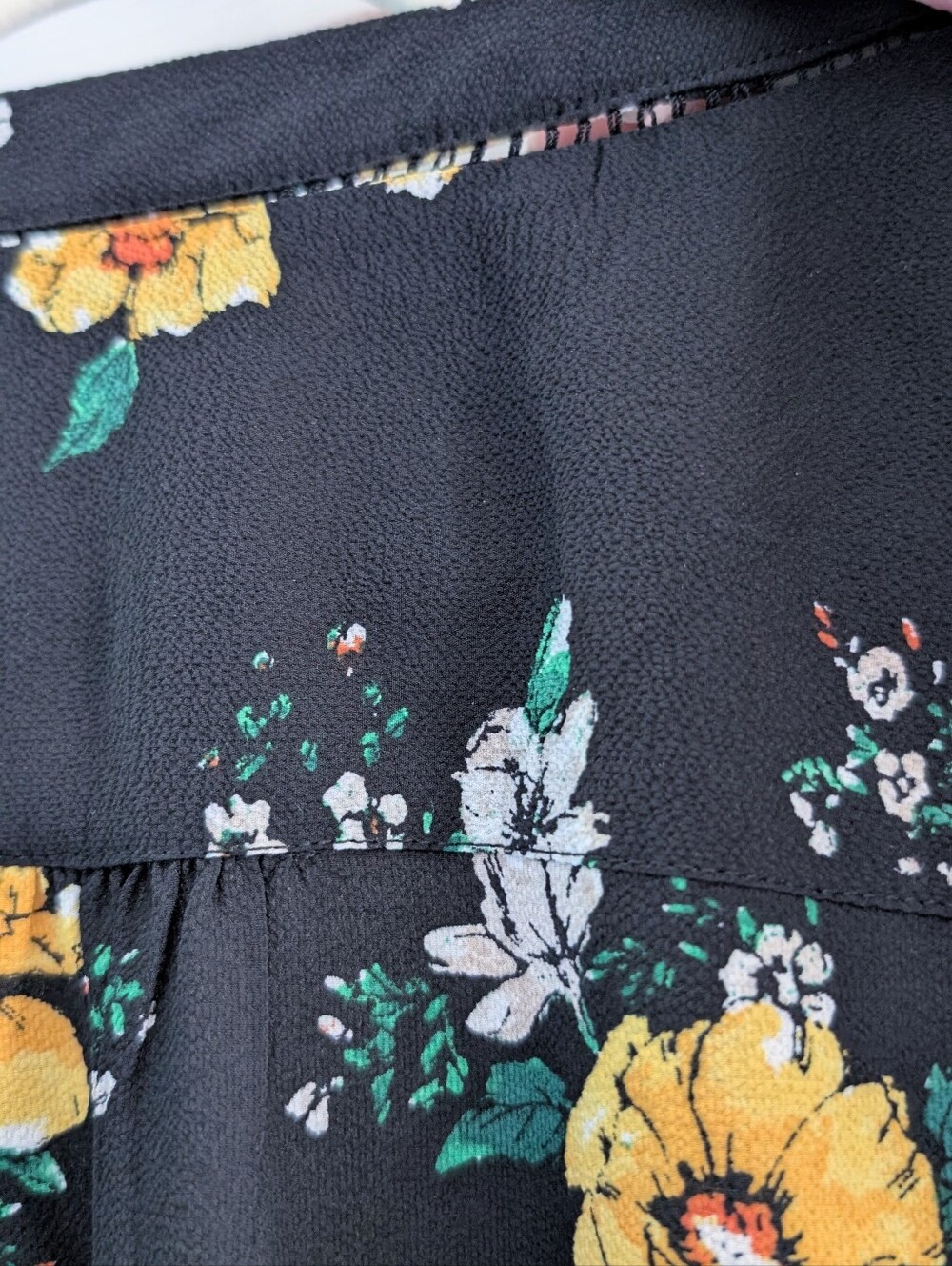 Mandee Black W/ Yellow 💛 Floral Blouse with Yellow and Green Bloom Plus Size 1x - Picture 4 of 7